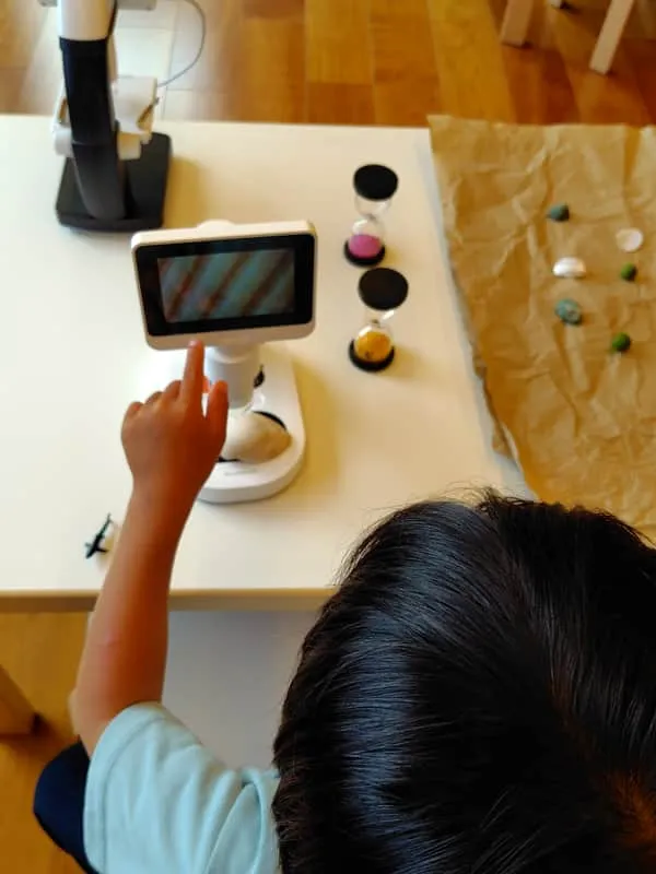 Child observing with a digital microscope